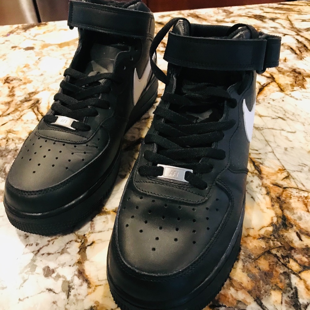Custom Nike Air Force 1- Black w/ white drip